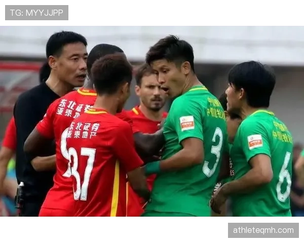 违规换人的判罚要点，裁判认定条件与比赛后果